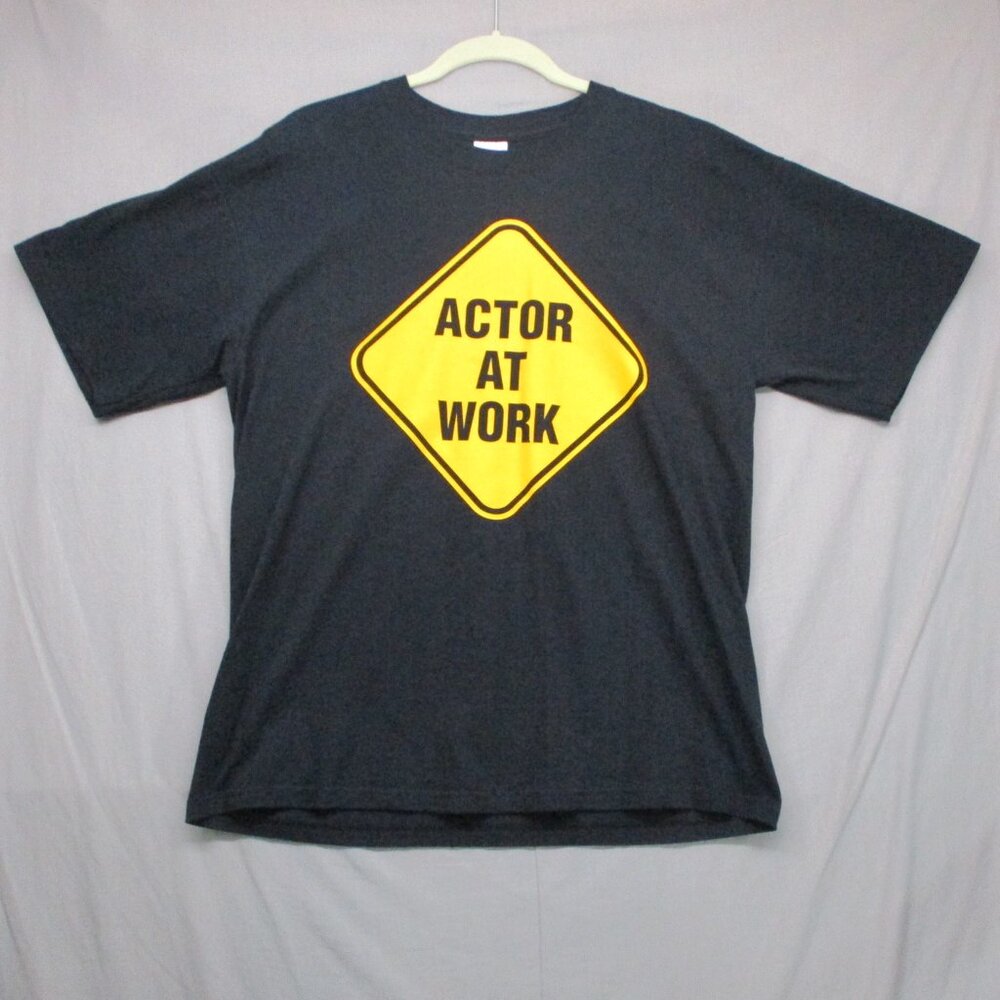 Gildan Actor‎ AT Work Sign Graphic Print T-Shirt Black Men Size | L